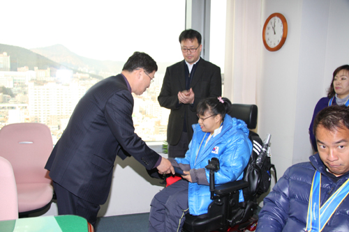 제10회 광저우장애인아시아경기대회 포상금지급증서 전달-1